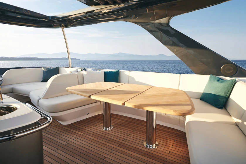 Image of jpeg-optimizer_f65-flybridge-detail-2-2022.jpg