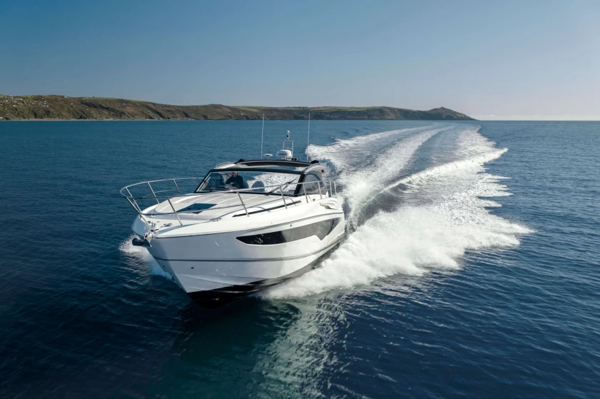 Image of jpeg-optimizer_v40-anniversary-edition-exterior-white-hull-2.jpg