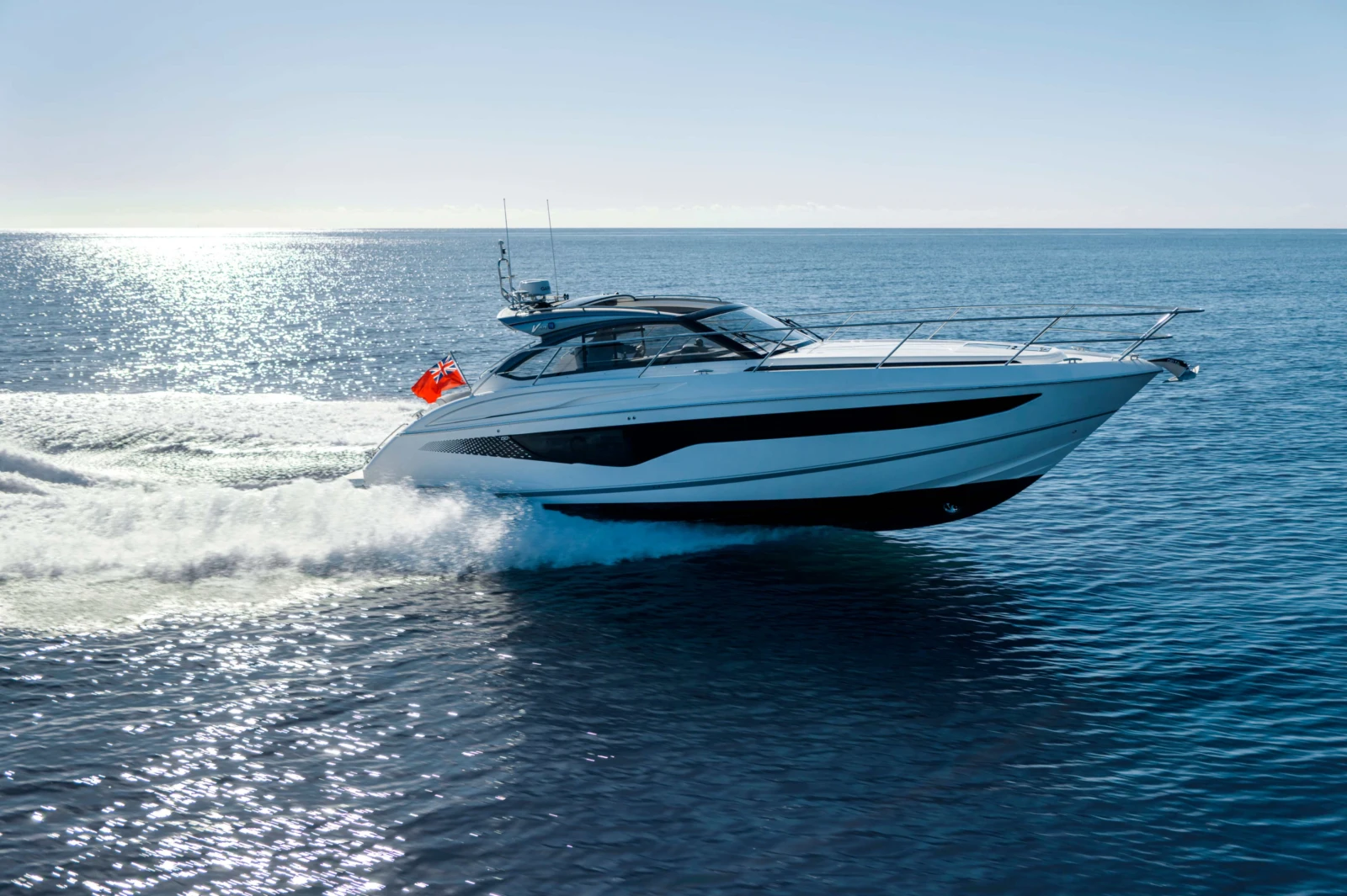 Image of jpeg-optimizer_v40-anniversary-edition-exterior-white-hull-4.jpg