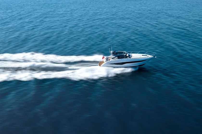 Image of jpeg-optimizer_v40-anniversary-edition-exterior-white-hull-9.jpg