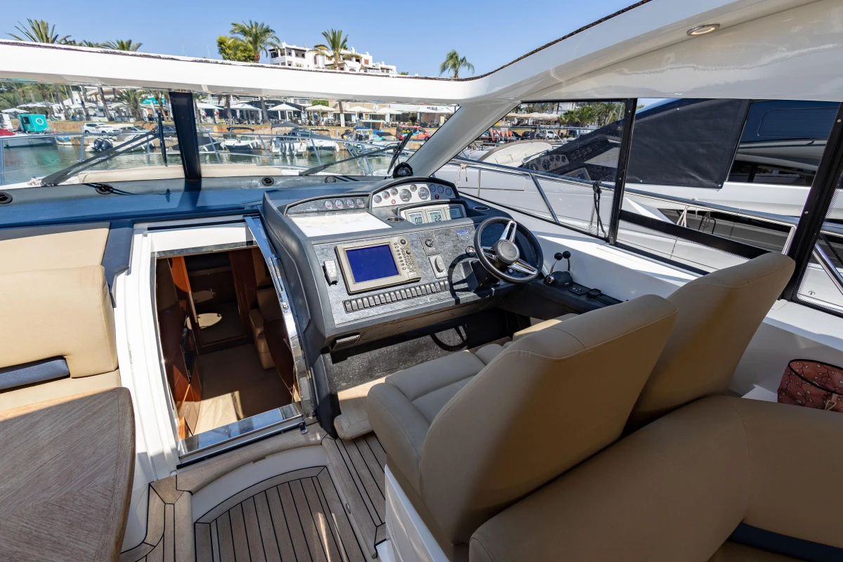 Princess V53 For Sale - Helm