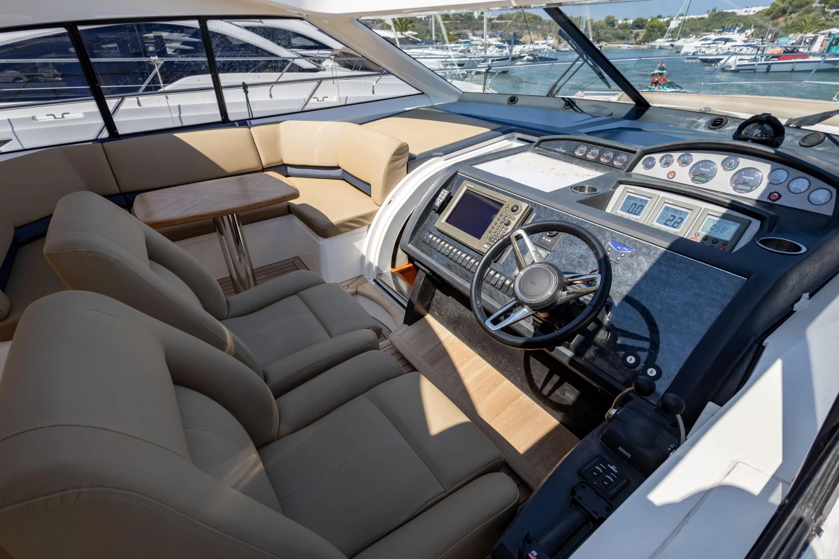 Princess V53 For Sale - Helm