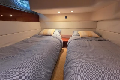 Twin beds in the 2006 Princess 42 Flybridge Motor Yacht cabin.