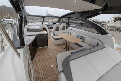 Princess V48 Open - Cockpit