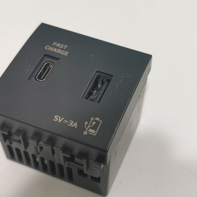 Vimar Flush Mount USB Charger Type c and standard