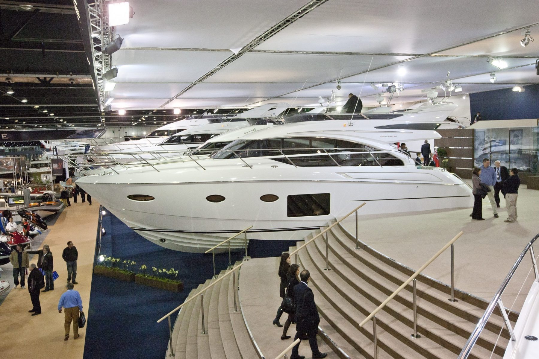 global luxury yacht market